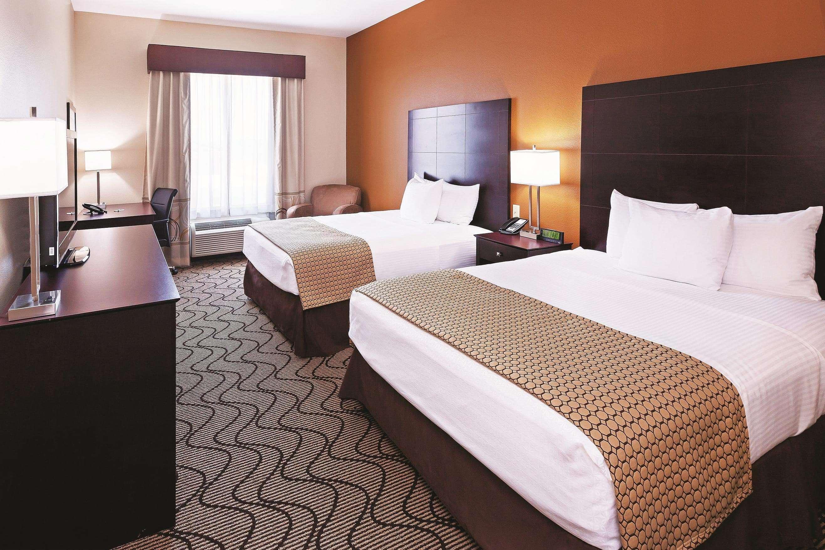 La Quinta By Wyndham Marshall Bagian luar foto