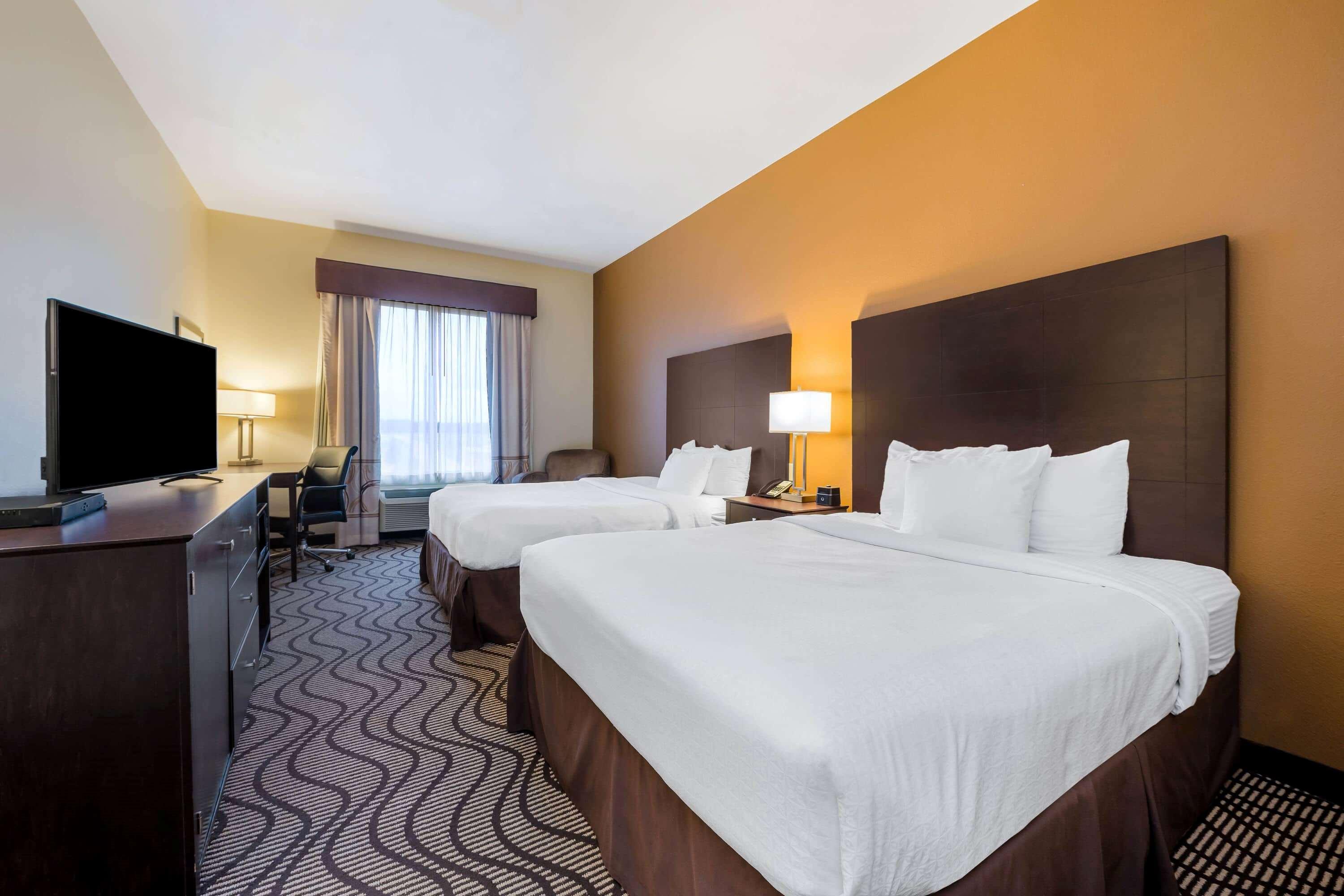 La Quinta By Wyndham Marshall Bagian luar foto