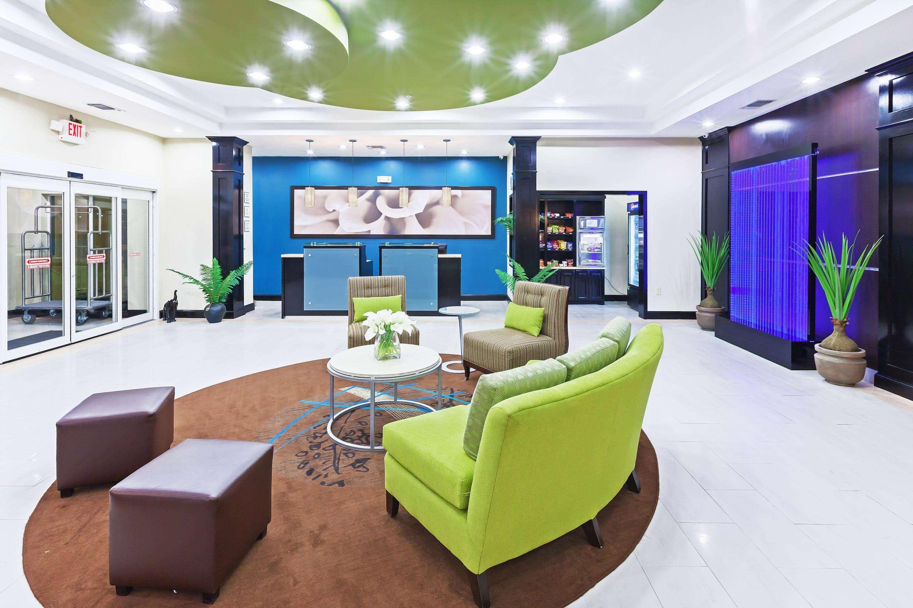 La Quinta By Wyndham Marshall Bagian luar foto