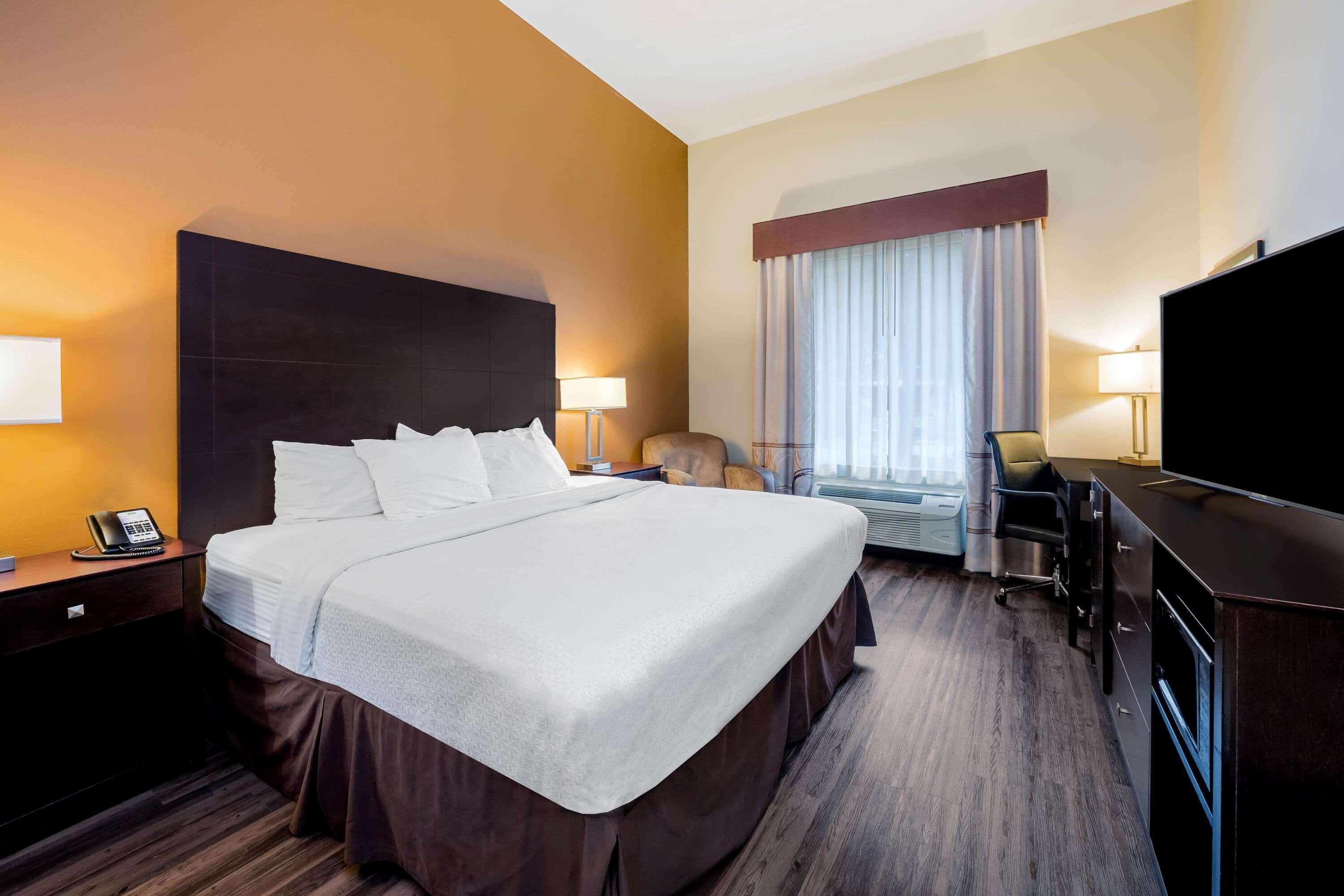 La Quinta By Wyndham Marshall Bagian luar foto
