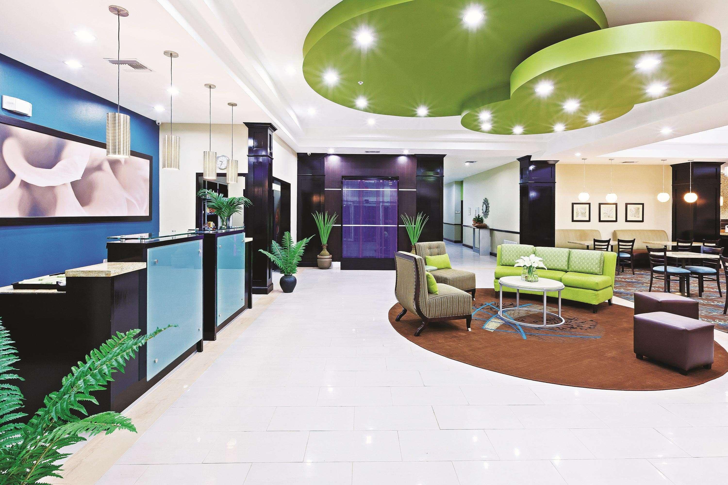 La Quinta By Wyndham Marshall Bagian luar foto