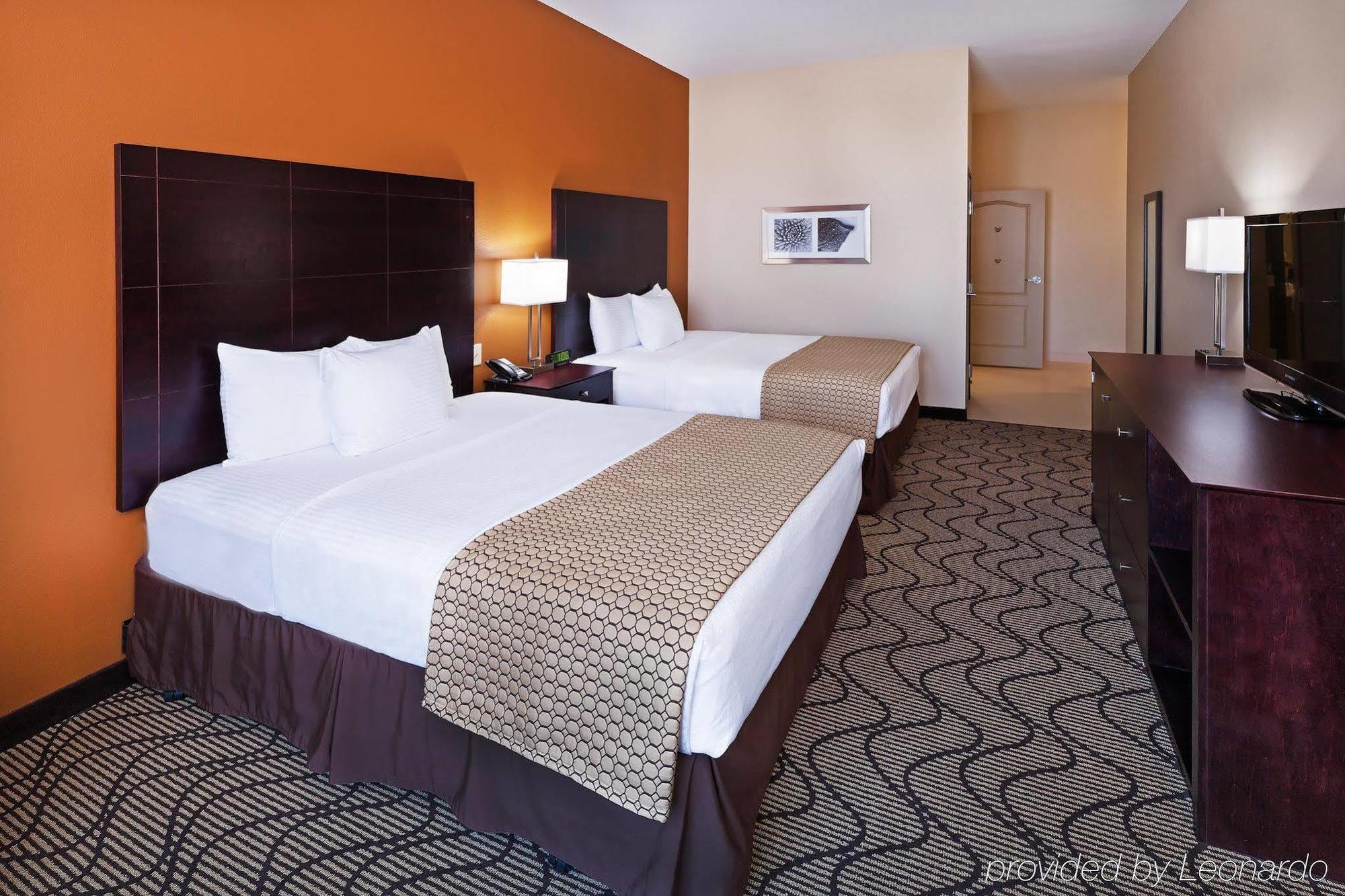La Quinta By Wyndham Marshall Bagian luar foto
