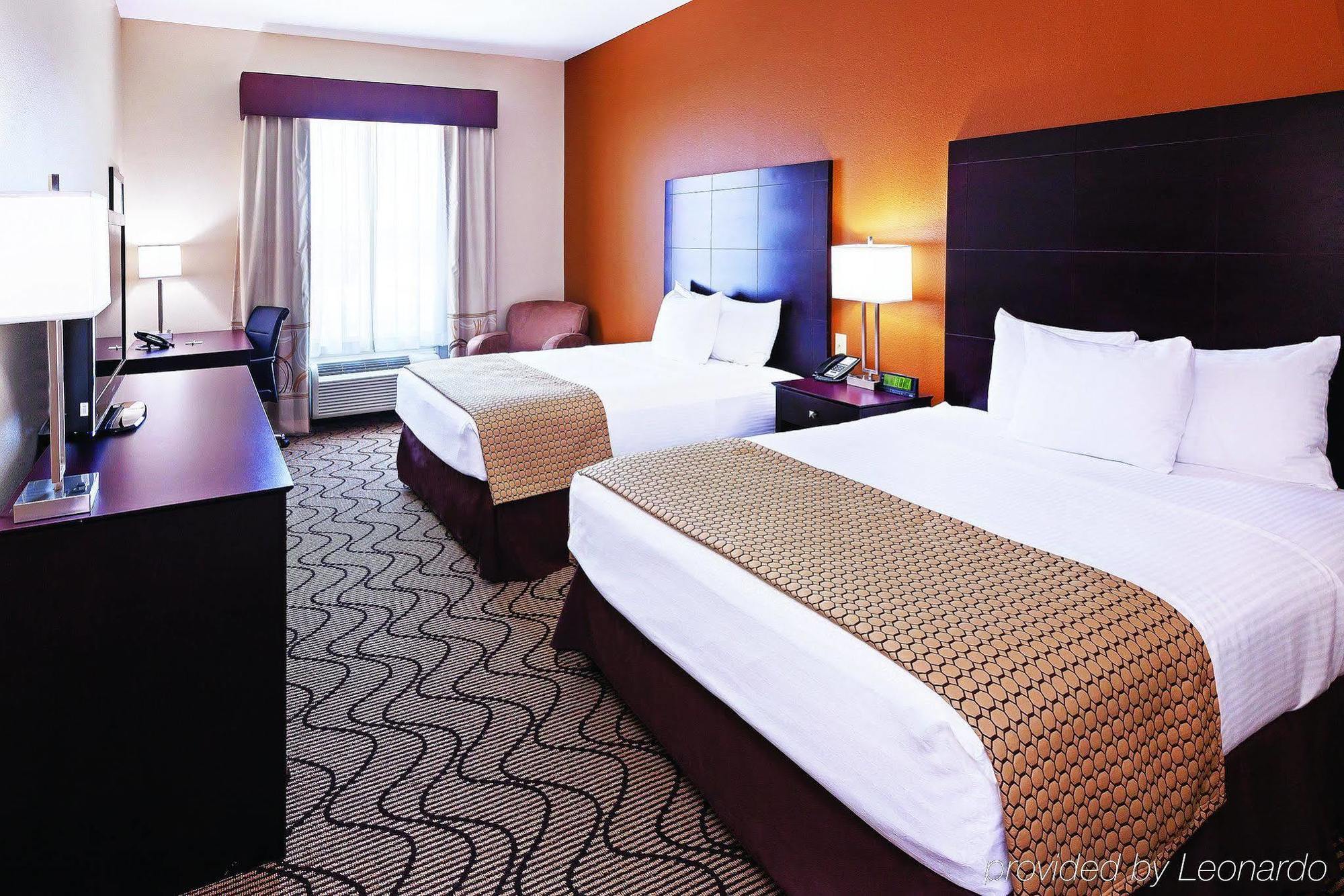 La Quinta By Wyndham Marshall Bagian luar foto